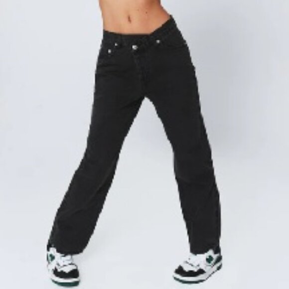 PRINCESS POLLY HOLLY ASYMMETRIC STAIGHT LEG JEAN - USA SIZE 2 NWT - Picture 1 of 2